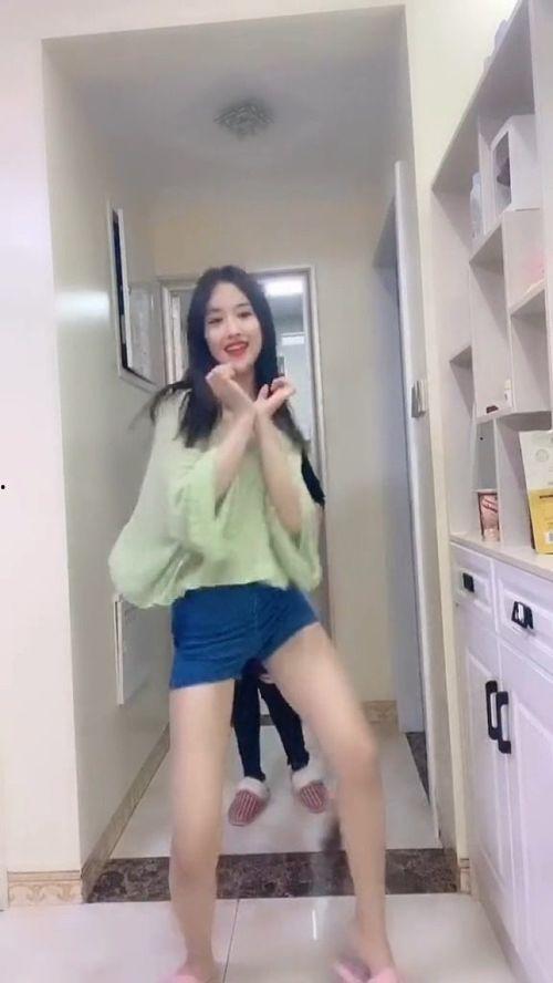 抖音长腿妈妈爆料视频,揭秘网络红人的成长之路  第3张