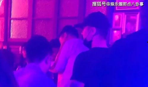 网友爆料电梯敲钟视频,揭秘神秘敲钟人身份之谜 第2张 网友爆料电梯敲钟视频,揭秘神秘敲钟人身份之谜 第2张