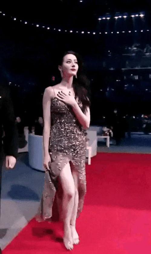 娱乐吃瓜美女走红毯,娱乐吃瓜美女惊艳亮相，人气飙升  第2张