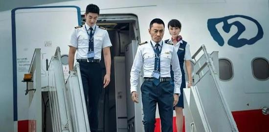 中国机长最新爆料,揭秘航班险情背后的生死较量与英雄本色